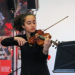 Nina Assadollajniajami, Violine